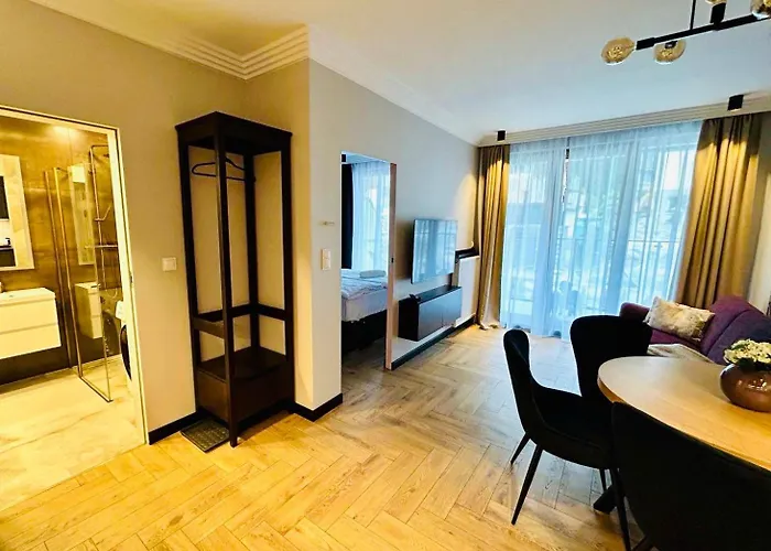 Flowers & Cinnamon Mariental 아파트 스클라르스카포렘바